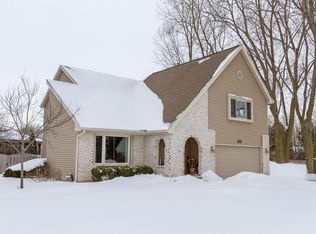 561 Pamela St, Gilberts, IL 60136