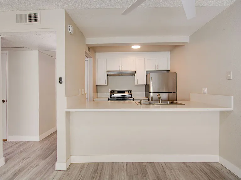 The Elms Apartments at 28th St — Photo 14