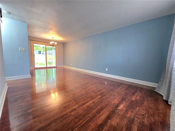 4th image of 13320 Saint Clair Dr
