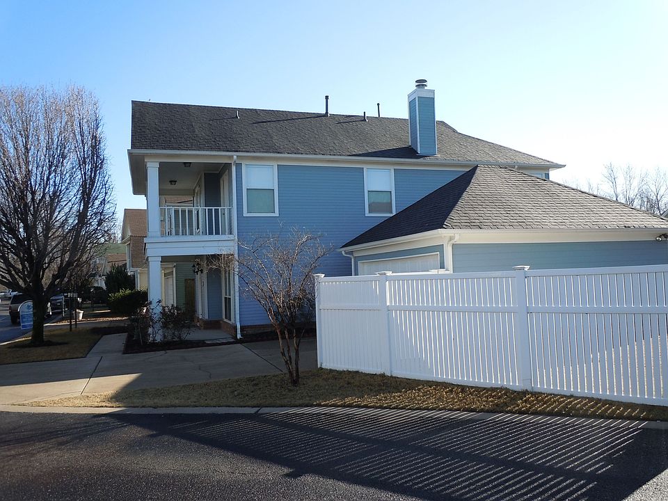 Large yard with maintenance free fence