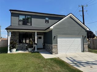 25760 Groveland St, Roseville, MI 48066