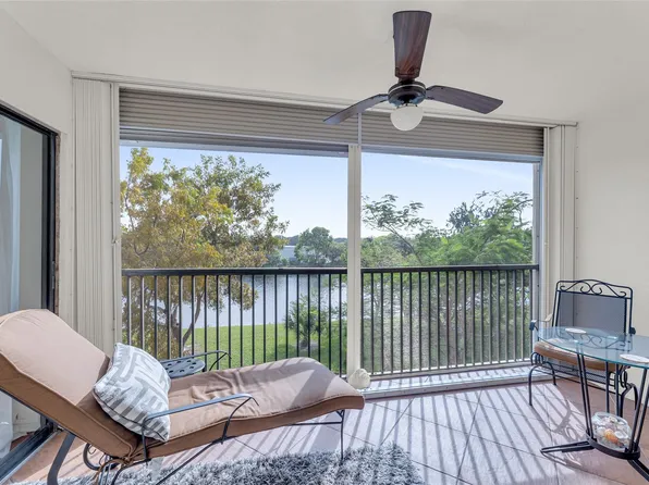 2206 S Cypress Bend Drive #307, Pompano Beach, FL 33069