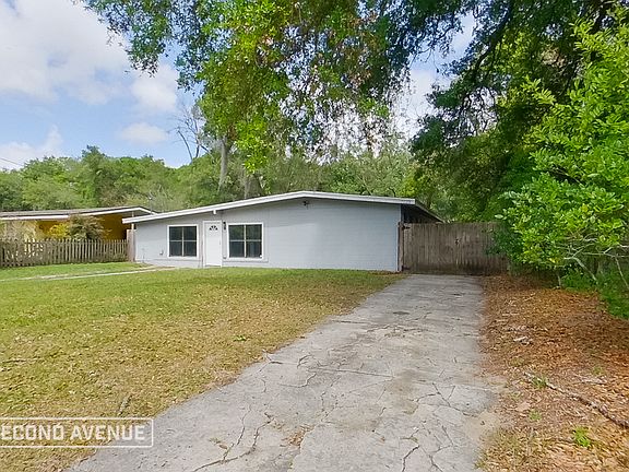 2nd image of 7029 Fontainebleau Cres