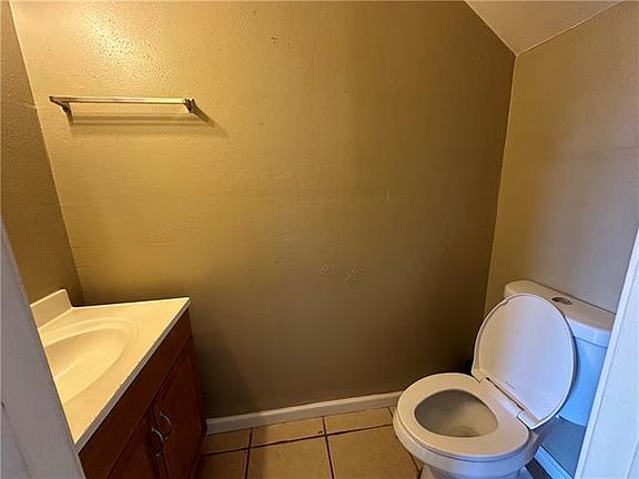 4th image of 8412-8414 W Livingston Ave