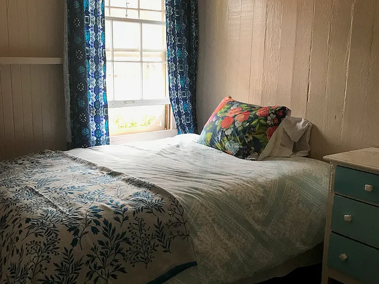 bedroom with double bed