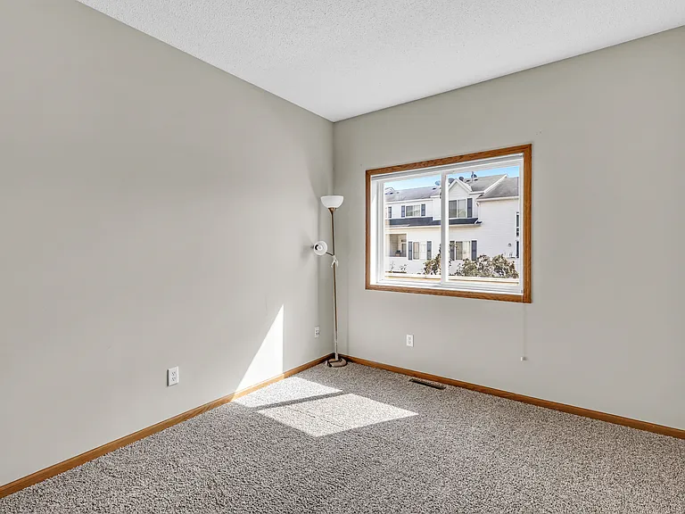 6834 Meadow Grass Ln S — Photo 23