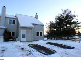 145 Valley Cir, Newark, DE 19711