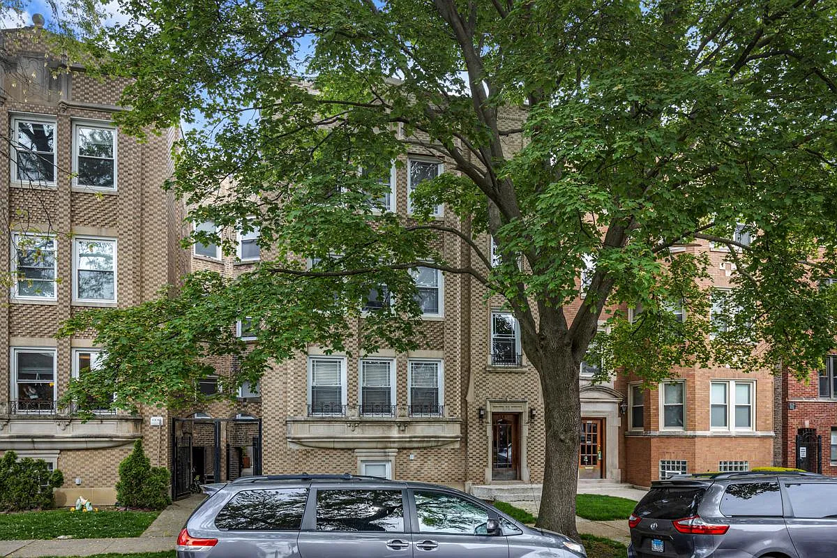 Building Photo - 6549 N Mozart St #3