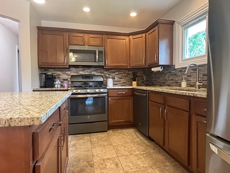 828 Selma Ave — Photo 15