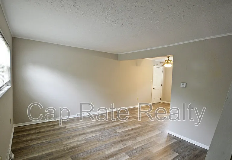 1226 Parkview Dr — Photo 6