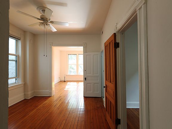 3rd image of 833 N Winchester Ave #2
