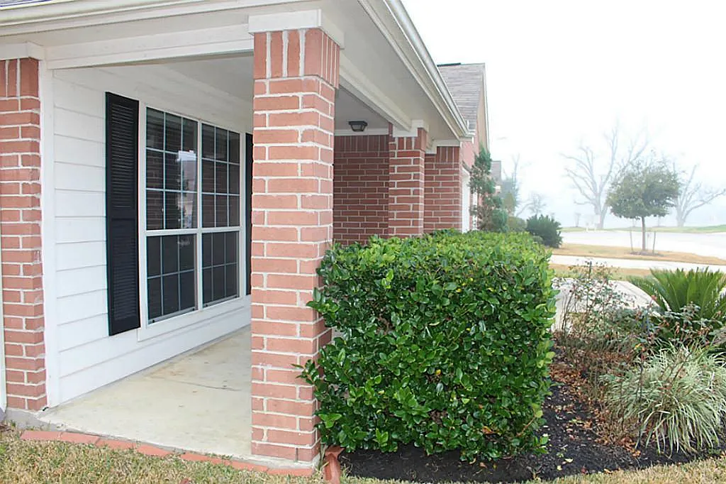 4 bed, 1990 sqft, $2,350 — Photo 3