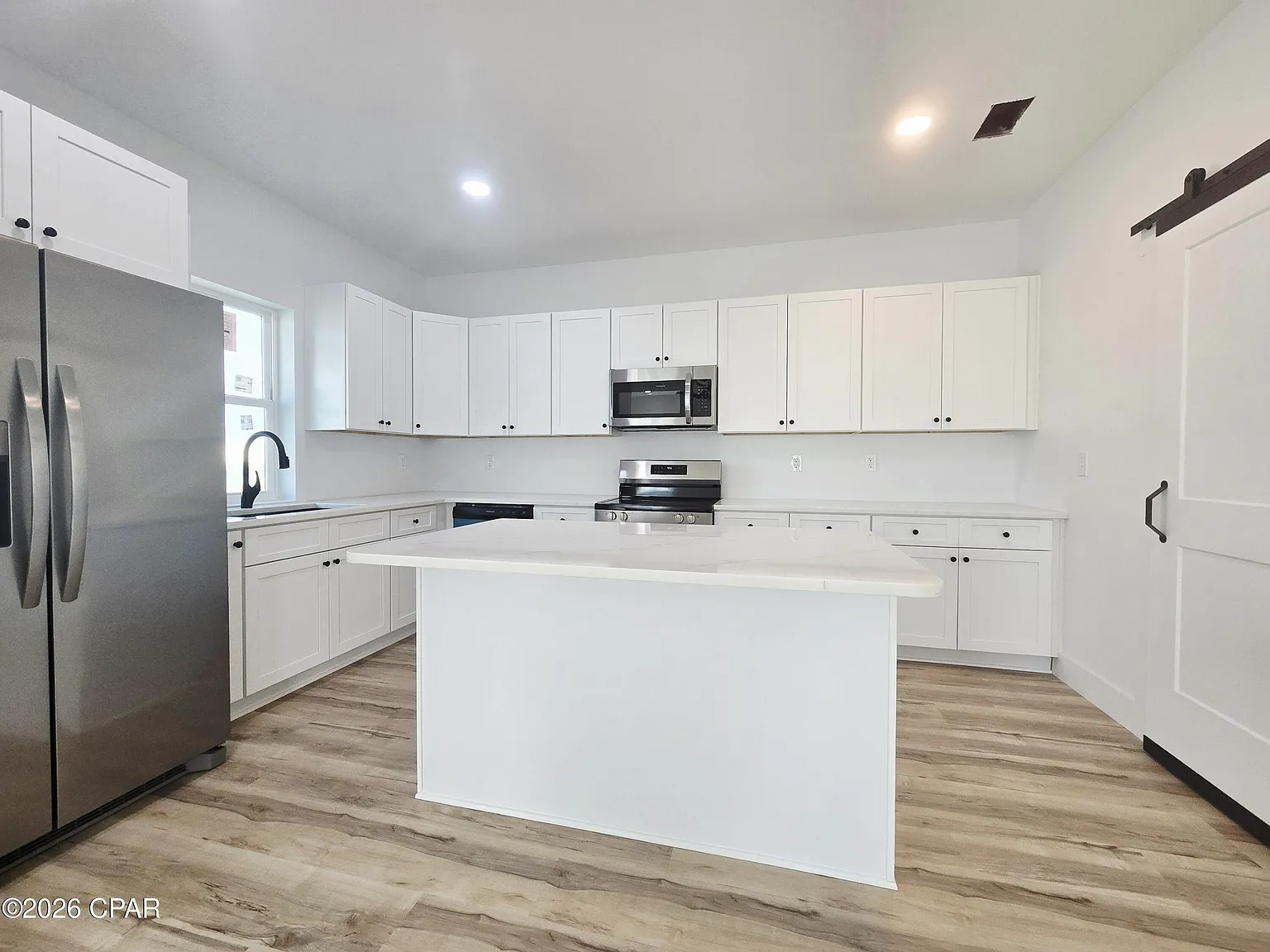 3 bed, 1230 sqft, $2,200 — Photo 2