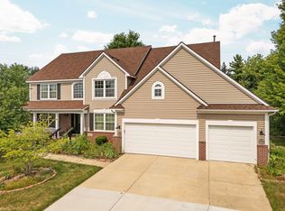2240 Indian Creek Dr, Ann Arbor, MI 48105