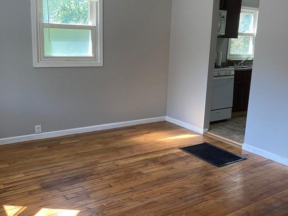 4th image of 7325 Bernard Ave
