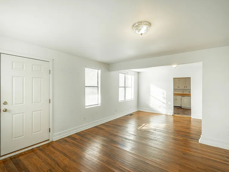 126 Goodson Ave — Photo 2