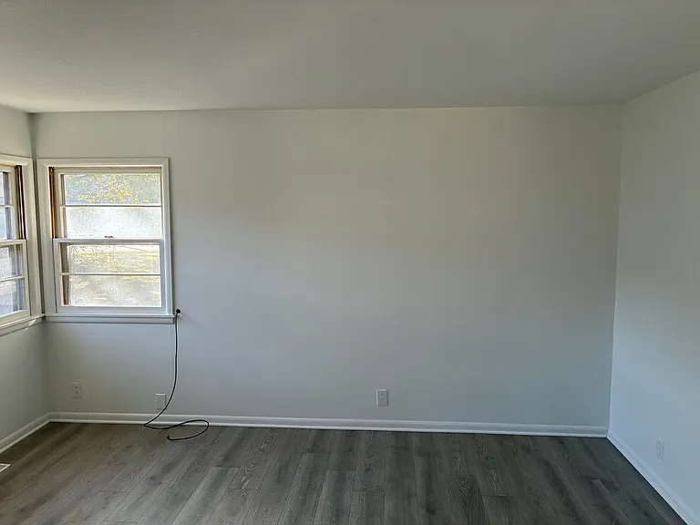 1361 E Elm St — Photo 12