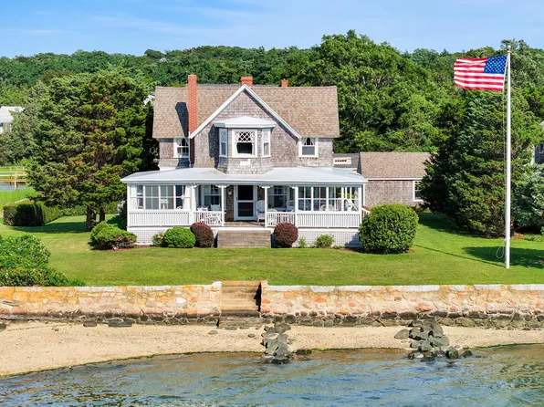 8 Burgess Street, Falmouth, MA 02540