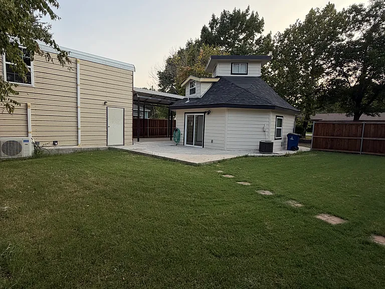 610 N Denton Ave — Photo 2