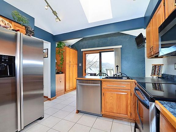 5th image of 301 S Highlander Heights Dr