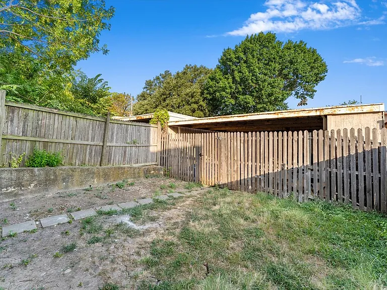 305 Valley Park Dr — Photo 40