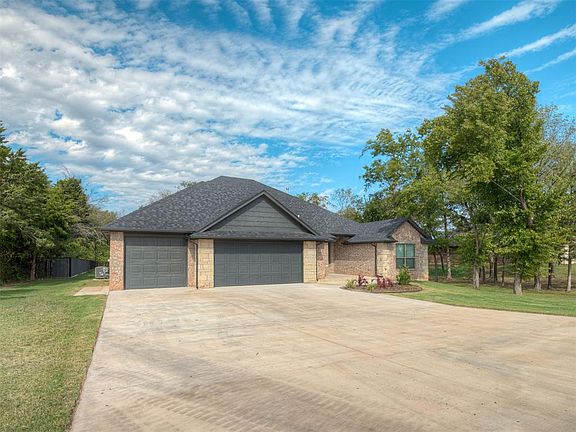 3rd image of 9070 Oak Tree Cir