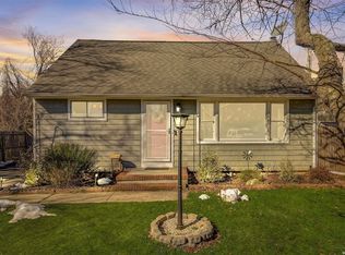 108 15th St, Wading River, NY 11792
