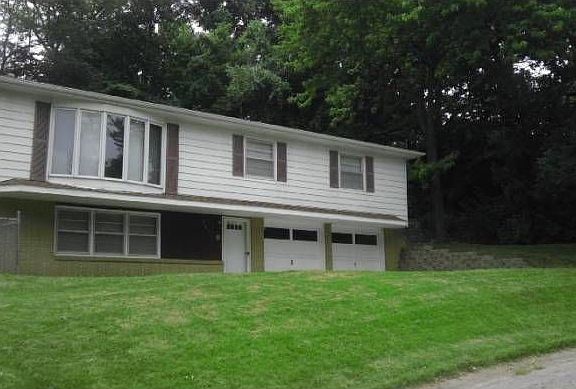2nd image of 1471 Spruce Dr