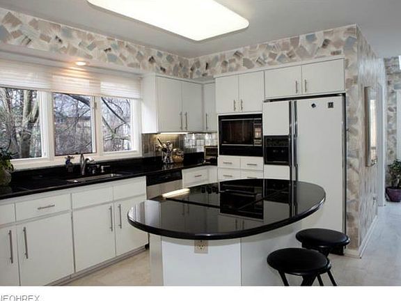 4th image of 24300 Union Cir