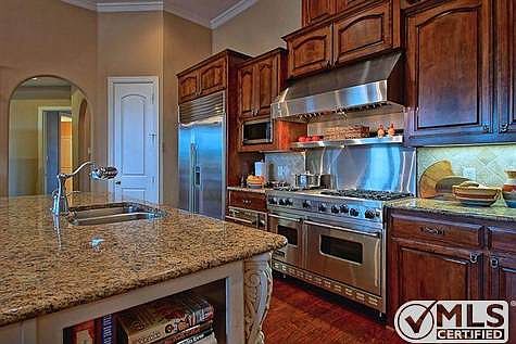 4th image of 200 Cambridge Dr