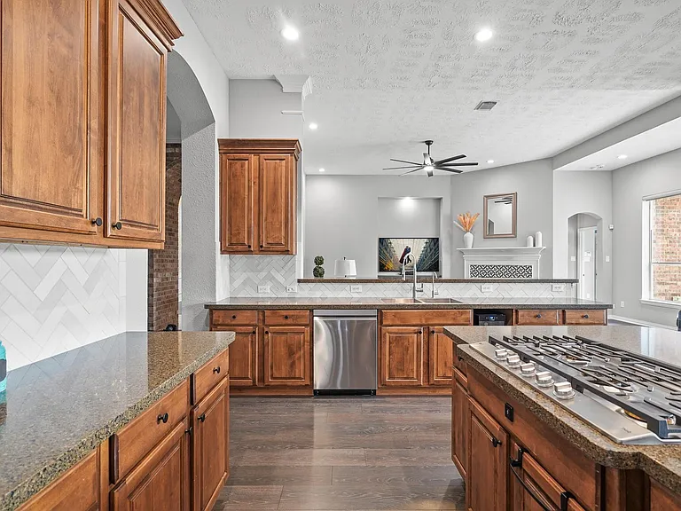 4703 Oxbow Cir W — Photo 18