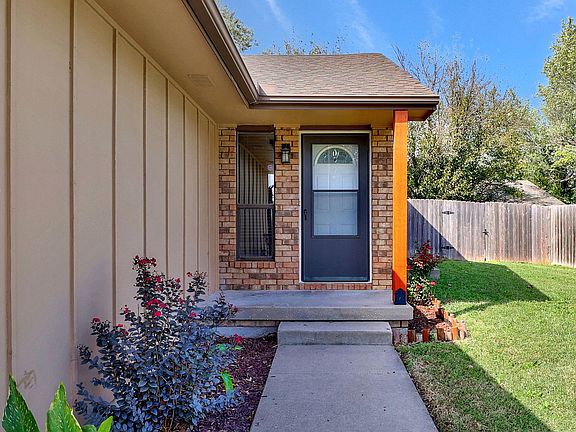 3rd image of 8924-8926 E Bluestem St #481161C8F