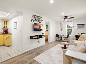 1205 Omaha Cir, Palm Harbor, FL
