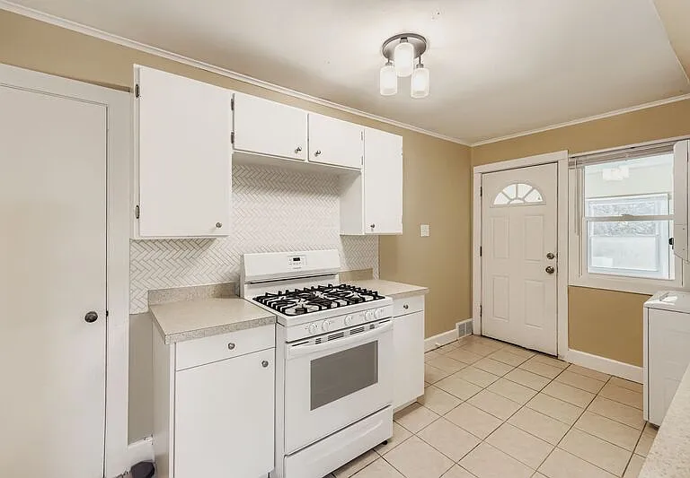 16855 Sayre Ave — Photo 14