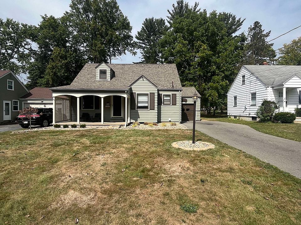 1st image of 136 Forest Park Dr