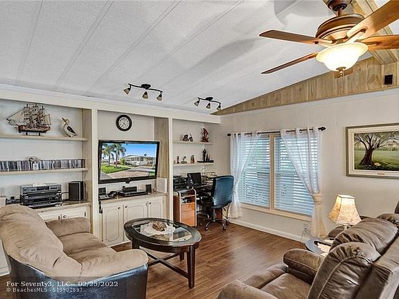 5th image of 2421 SW 51st St