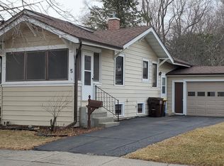 5 E 1st St, Mount Morris, IL 61054