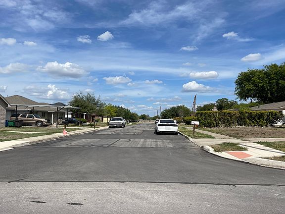 5th image of 4618 Hollyspring Dr