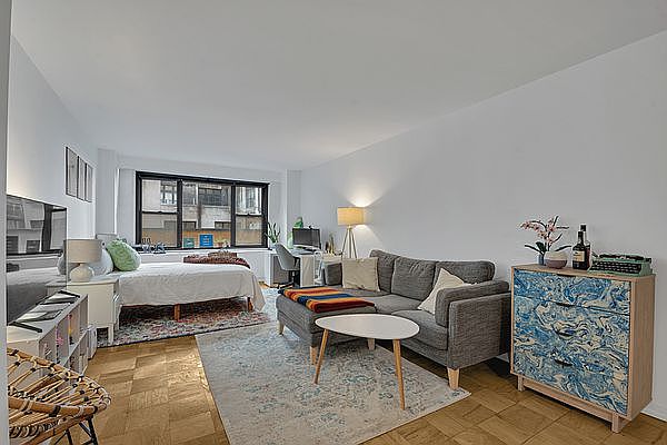 1st image of 85 Livingston St APT 3A