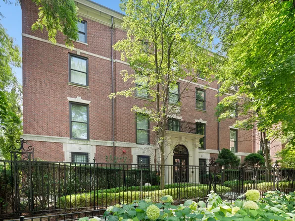 3030 N Lake Shore Dr #202, Chicago, IL 60657