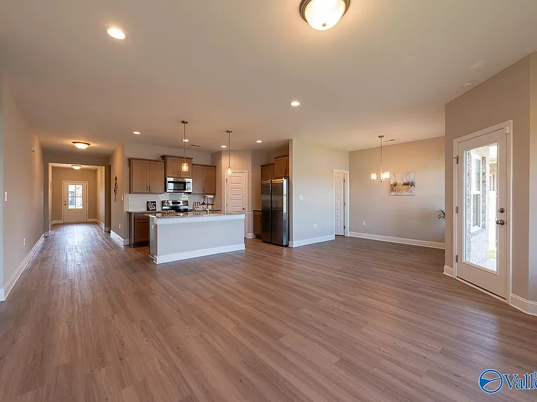 106 Elaina Grey Ct — Photo 8