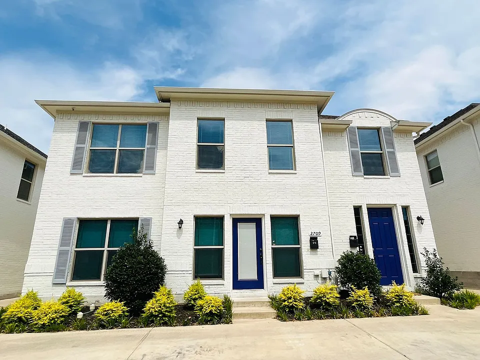 2701 McCart Ave