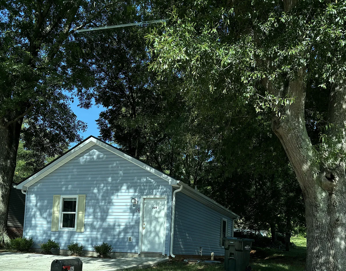 Building Photo - 209 N 5th St