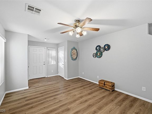 5th image of 6032 Sierra Lakes St