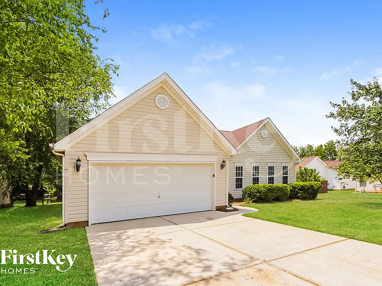 11718 Black Maple Ave — Photo 3