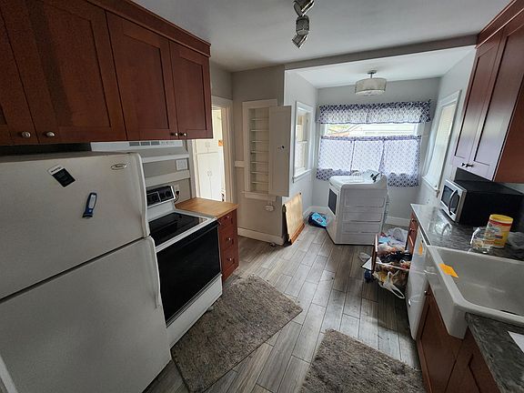 5th image of 1537 N Burns St