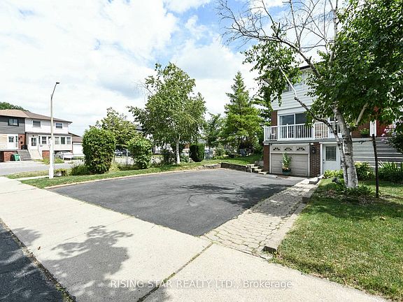 2nd image of 3295 Chipley Cres