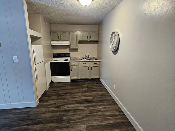 2nd image of 1588 Woodland Dr #1588