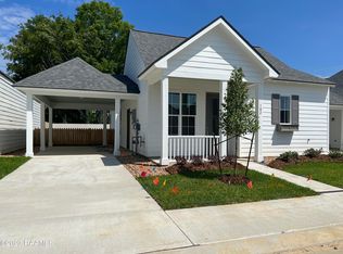 102 Satsuma Dr, Youngsville, LA 70592