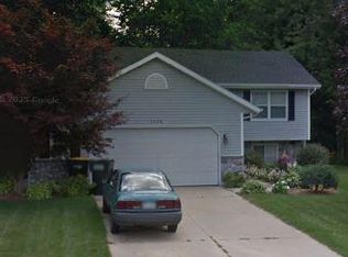 7430 Yorkshire Dr, Hudsonville, MI 49426